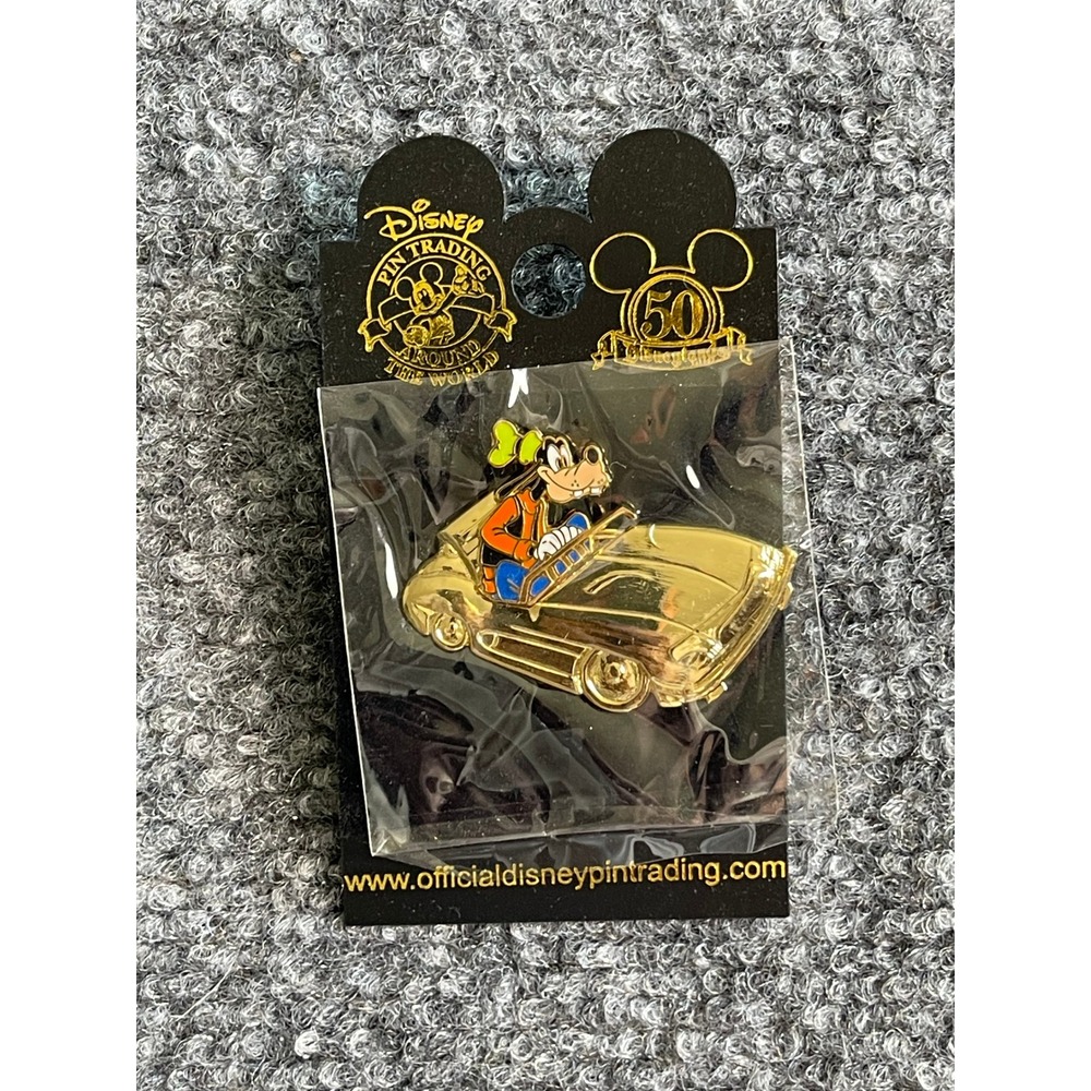 Disney Pin Trading Around the World Goofy 50th Anniversary Gold Car Pin NEW